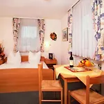 Гостевой дом Gasthof Zur Krone Денкендорф