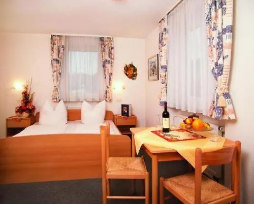 Gæstehus Gasthof Zur Krone Denkendorf (Bavaria)